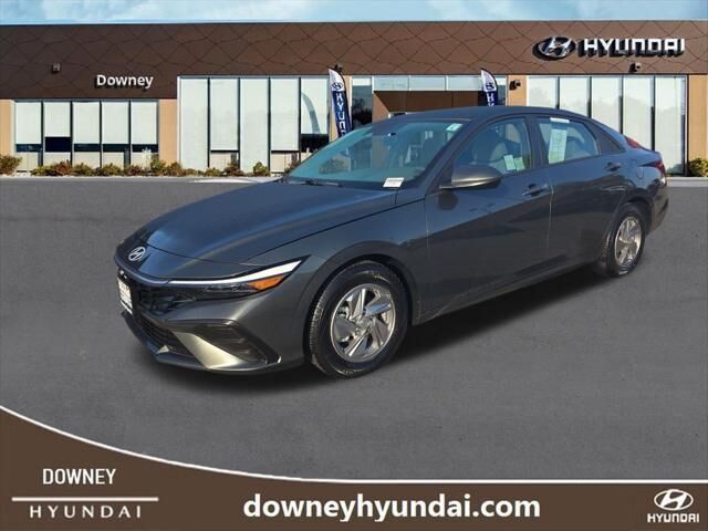 2025 Hyundai ELANTRA SE