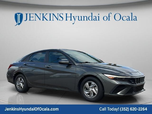 2025 Hyundai ELANTRA SE