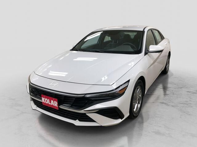 2025 Hyundai ELANTRA SE