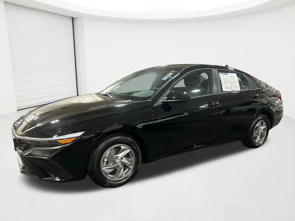 2026 Hyundai ELANTRA SE — photo 1 of 13