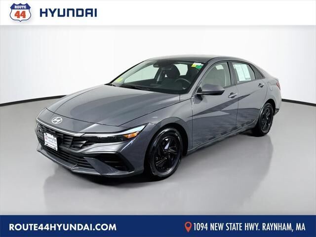 2024 Hyundai ELANTRA SE