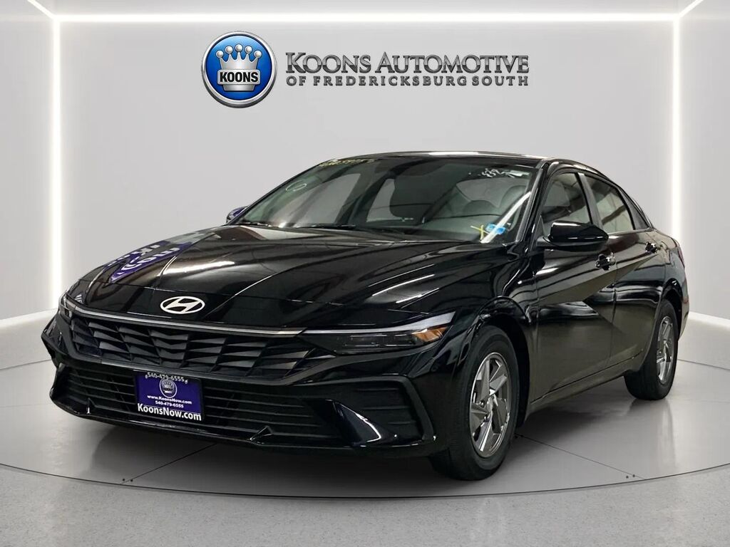 2025 Hyundai Elantra SE — photo 1 of 13