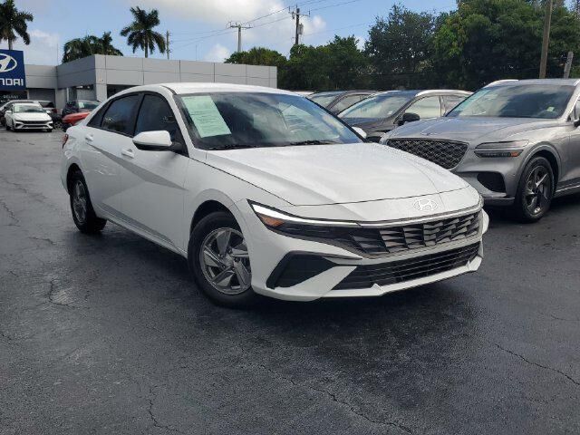 2026 Hyundai ELANTRA SE