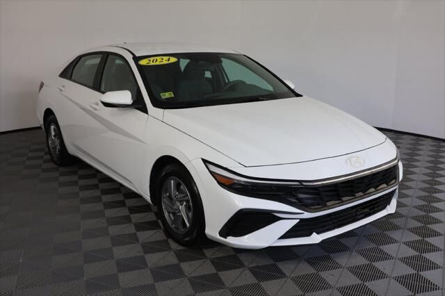 2024 Hyundai ELANTRA SE