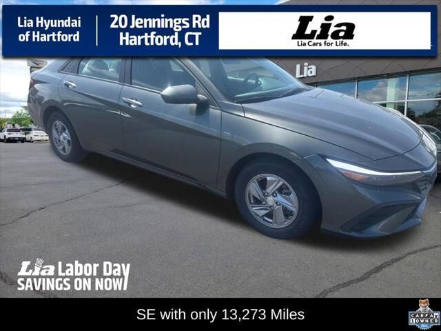 2024 Hyundai ELANTRA SE