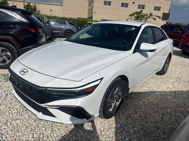 2024 Hyundai ELANTRA SE — photo 1 of 13