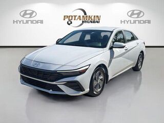 2024 Hyundai ELANTRA SE