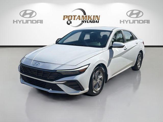 2024 Hyundai ELANTRA SE