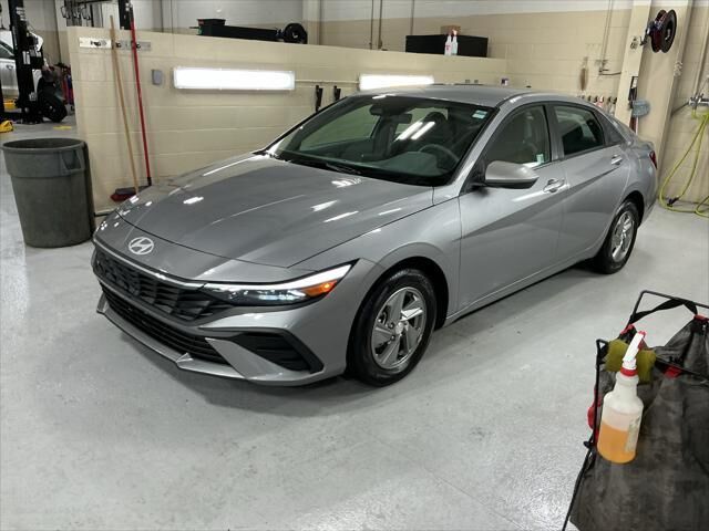 2025 Hyundai ELANTRA SE