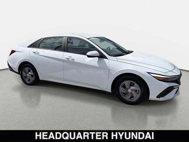 2025 Hyundai ELANTRA SE