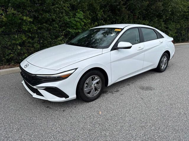 2025 Hyundai ELANTRA SE — photo 1 of 10
