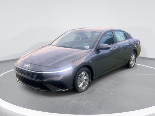 2026 Hyundai Elantra SE — photo 1 of 13