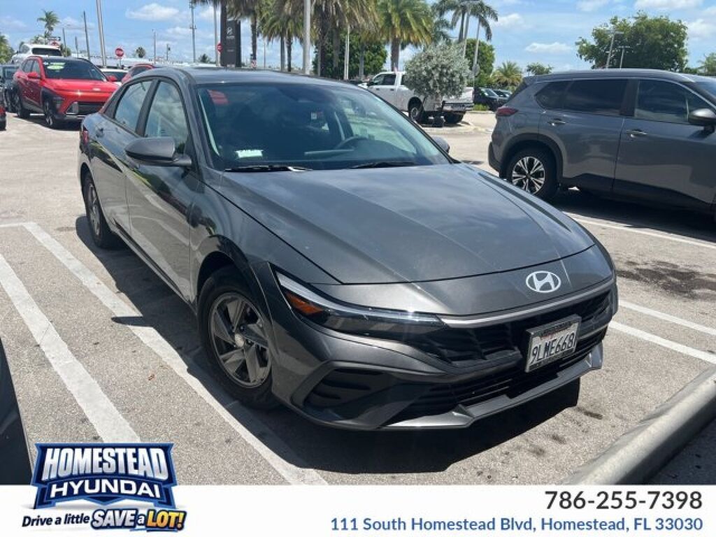 2024 Hyundai Elantra SE — photo 1 of 13