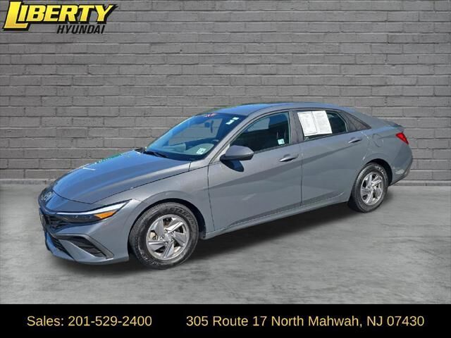 2024 Hyundai ELANTRA SE