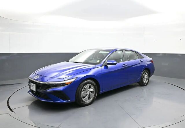 2025 Hyundai ELANTRA SE