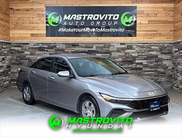 2024 Hyundai ELANTRA SE