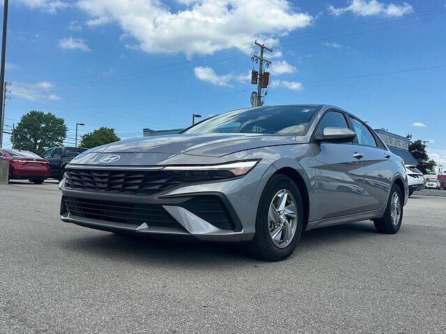 2024 Hyundai ELANTRA SE — photo 1 of 26