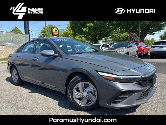 2025 Hyundai ELANTRA SE — photo 1 of 13
