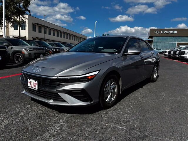 2026 Hyundai ELANTRA SE