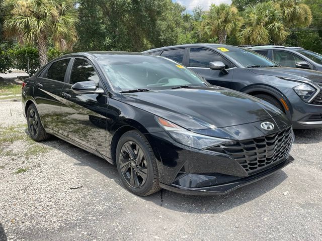 2021 Hyundai Elantra SEL — photo 1 of 13
