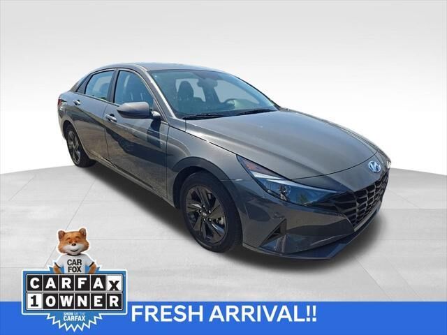 2023 Hyundai ELANTRA SEL — photo 1 of 8