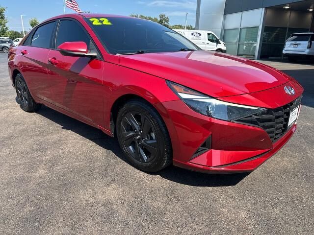 2022 Hyundai ELANTRA SEL — photo 1 of 12