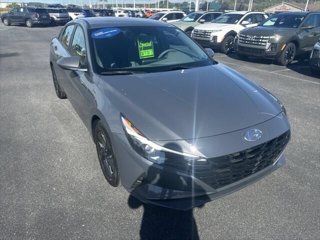 2023 Hyundai ELANTRA SEL — photo 1 of 13