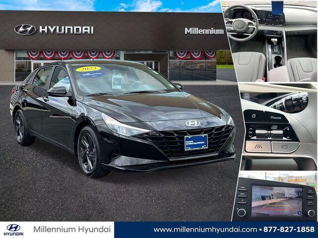 2023 Hyundai ELANTRA SEL — photo 1 of 12