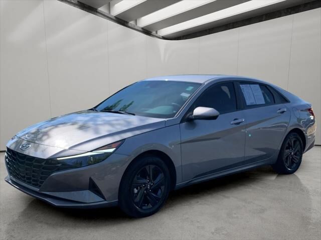 2023 Hyundai ELANTRA SEL — photo 1 of 26