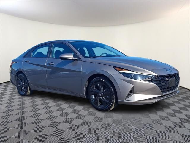 2023 Hyundai ELANTRA SEL — photo 1 of 13