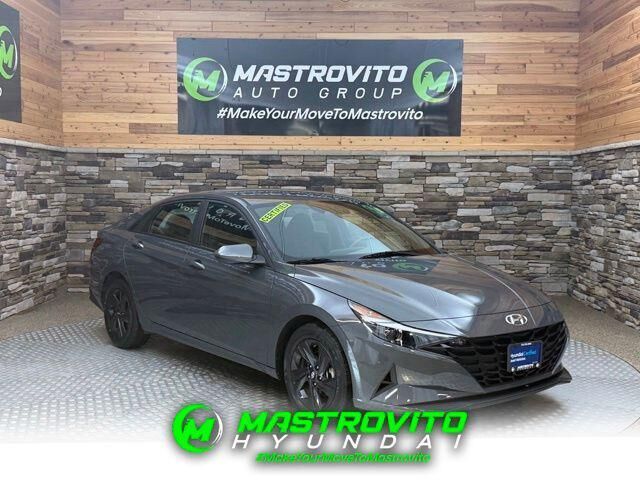 2023 Hyundai ELANTRA SEL — photo 1 of 13