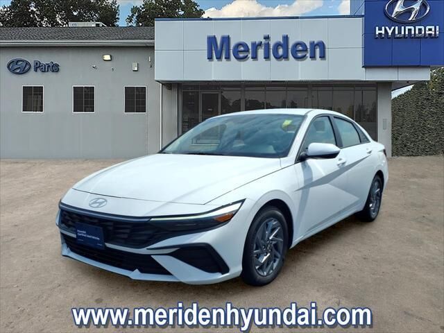 2024 Hyundai ELANTRA SEL — photo 1 of 13