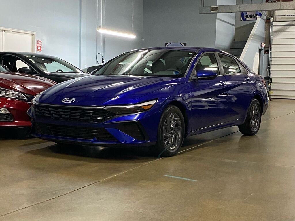2024 Hyundai Elantra SEL — photo 1 of 13
