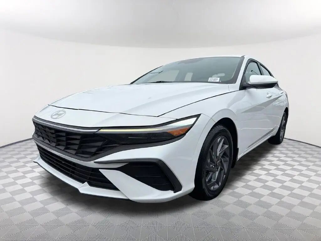 2024 Hyundai ELANTRA SEL — photo 1 of 13