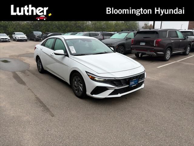 2024 Hyundai ELANTRA SEL — photo 1 of 11