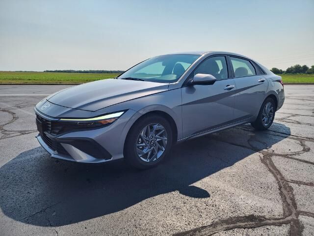 2024 Hyundai ELANTRA SEL — photo 1 of 13