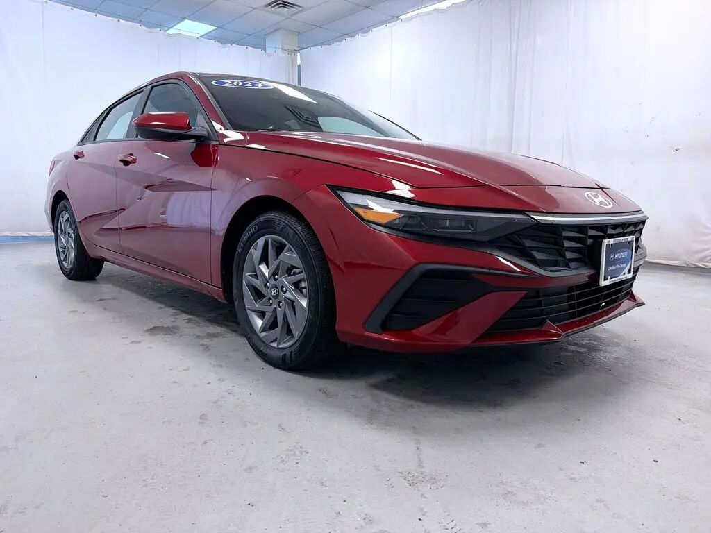 2024 Hyundai ELANTRA SEL — photo 1 of 13