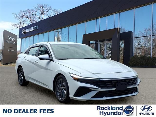 2024 Hyundai ELANTRA SEL — photo 1 of 13