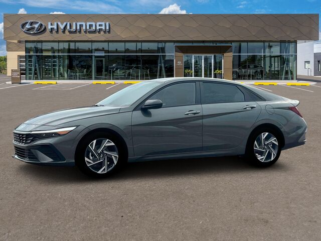 2025 Hyundai ELANTRA SEL Sport — photo 1 of 23