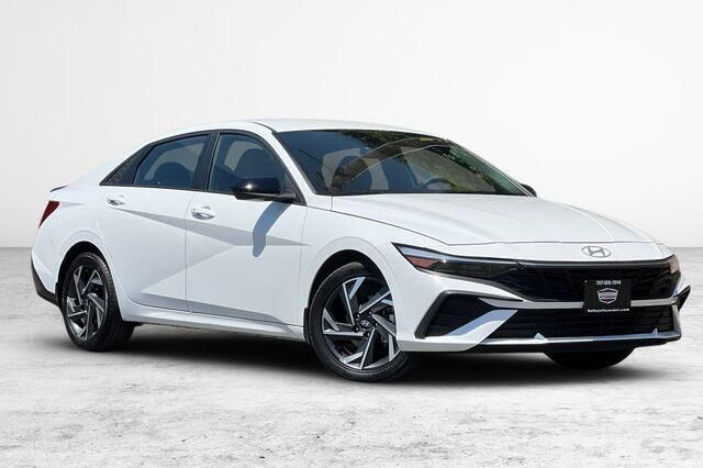 2025 Hyundai ELANTRA SEL Sport — photo 1 of 13