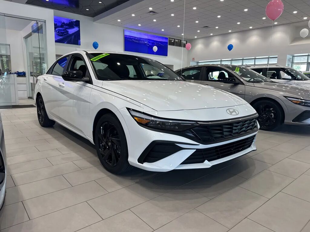 2026 Hyundai ELANTRA SEL Sport — photo 1 of 17