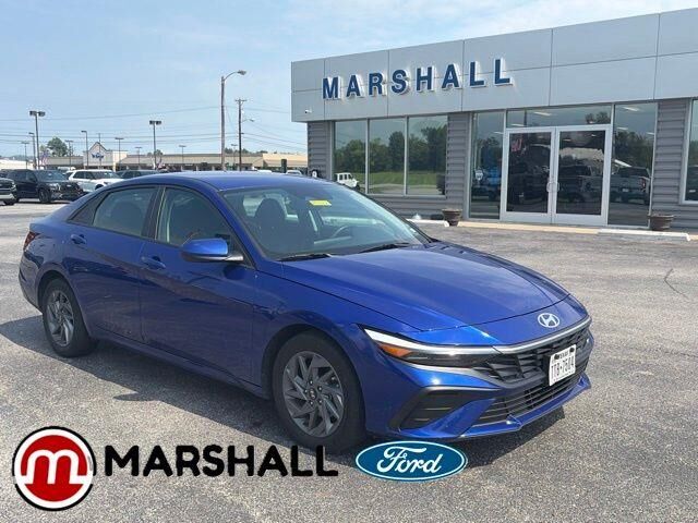 2024 Hyundai ELANTRA SEL — photo 1 of 39