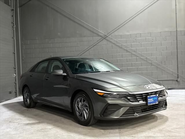 2024 Hyundai ELANTRA SEL — photo 1 of 25