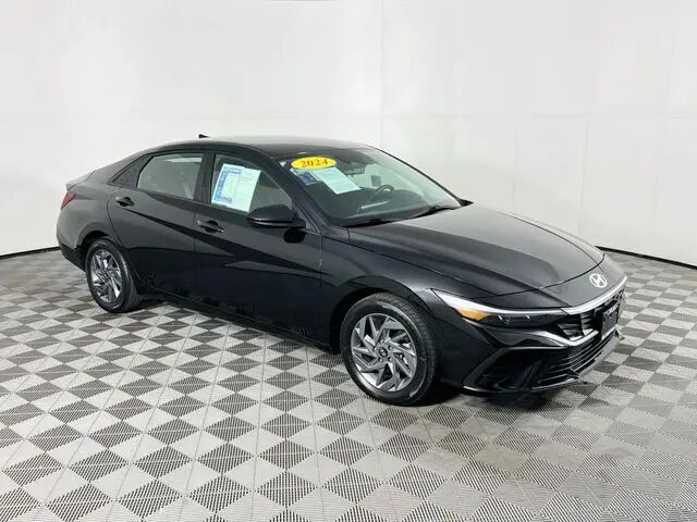 2024 Hyundai ELANTRA SEL — photo 1 of 13