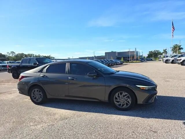 2024 Hyundai ELANTRA SEL — photo 1 of 26