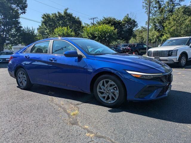 2024 Hyundai ELANTRA SEL — photo 1 of 26