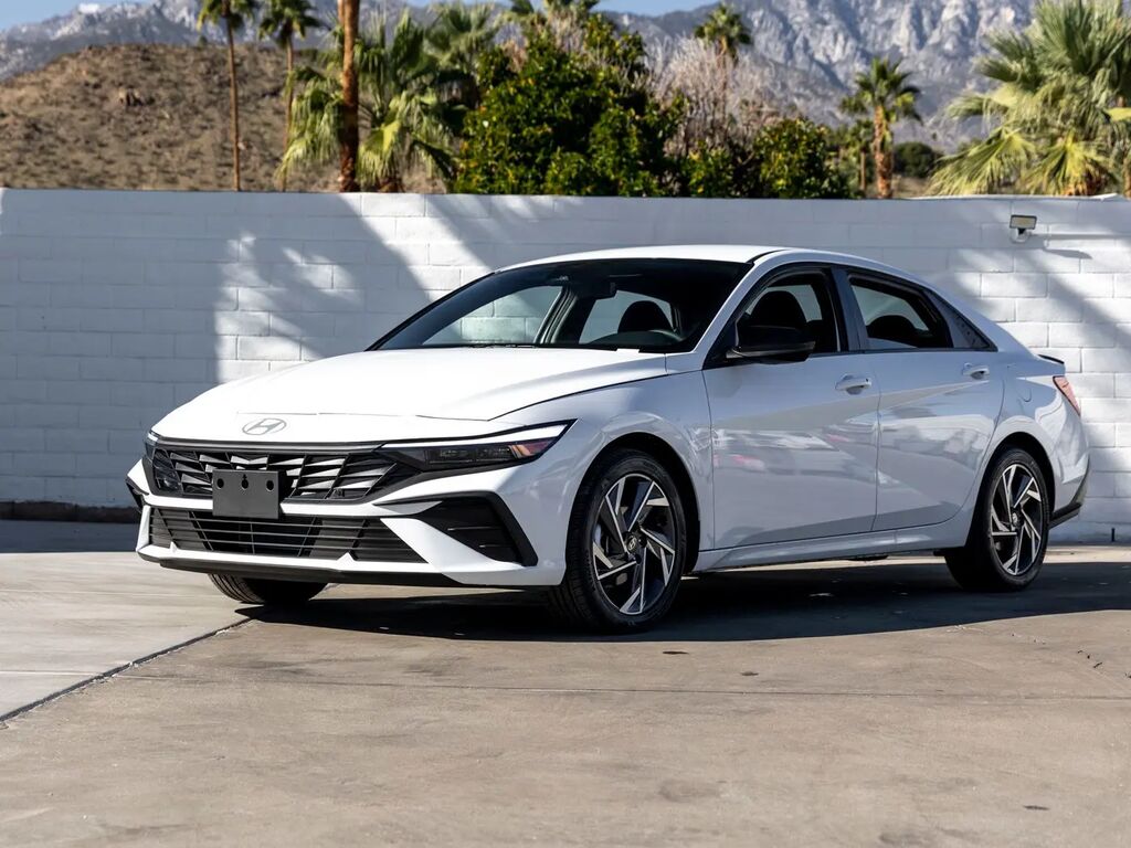 2025 Hyundai ELANTRA SEL Sport — photo 1 of 13