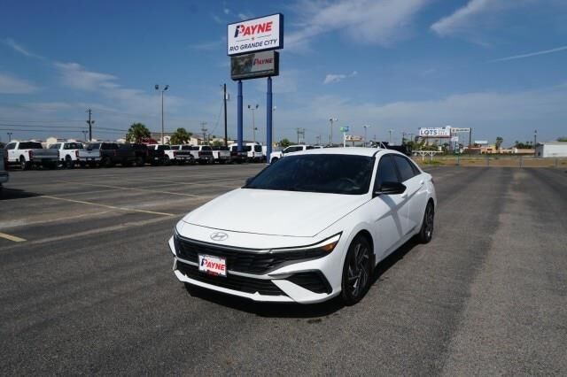 2025 Hyundai ELANTRA SEL Sport — photo 1 of 13