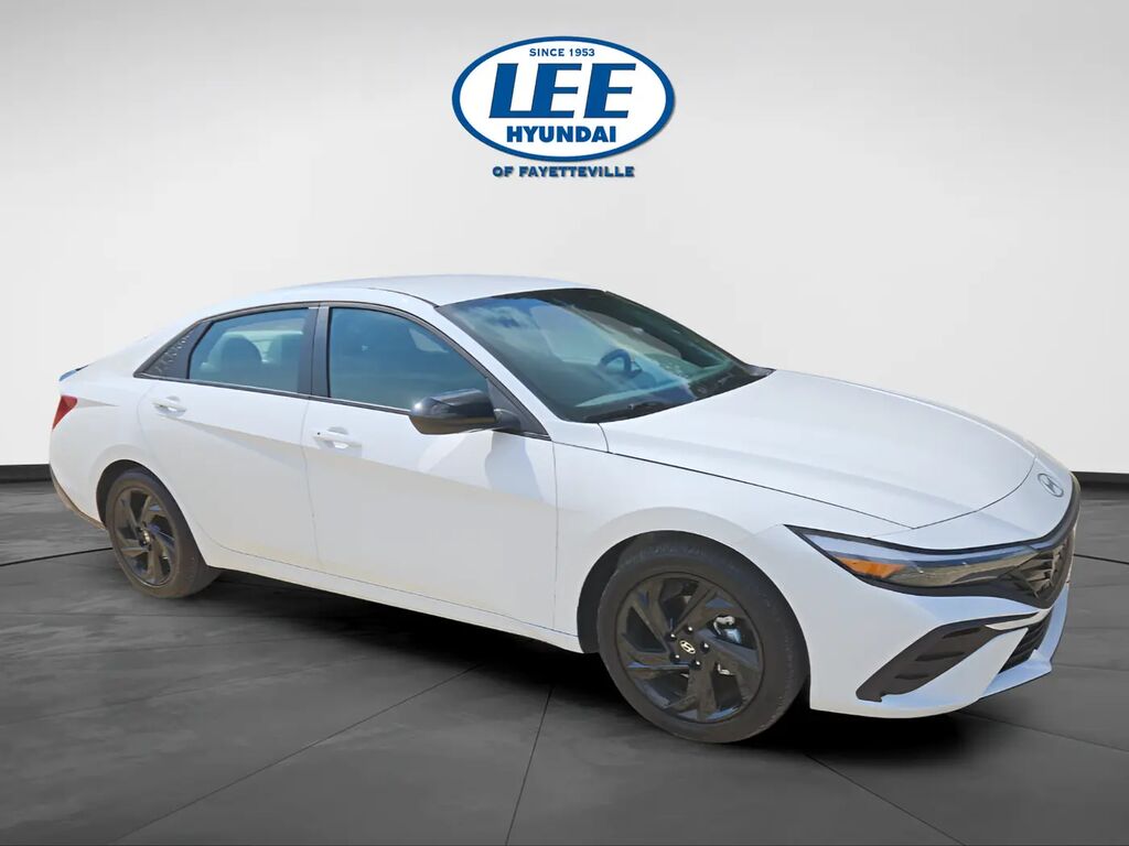 2026 Hyundai ELANTRA SEL Sport — photo 1 of 13