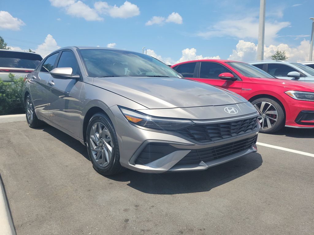 2024 Hyundai Elantra SEL — photo 1 of 13